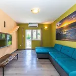 2 Bedroom Awesome In 公寓 玛里纳