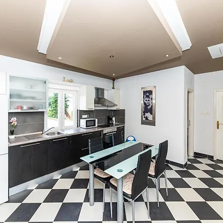 Lovely In With Wifi Apartment