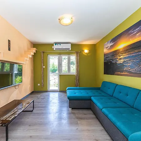 Lovely In With Wifi Apartment Marina